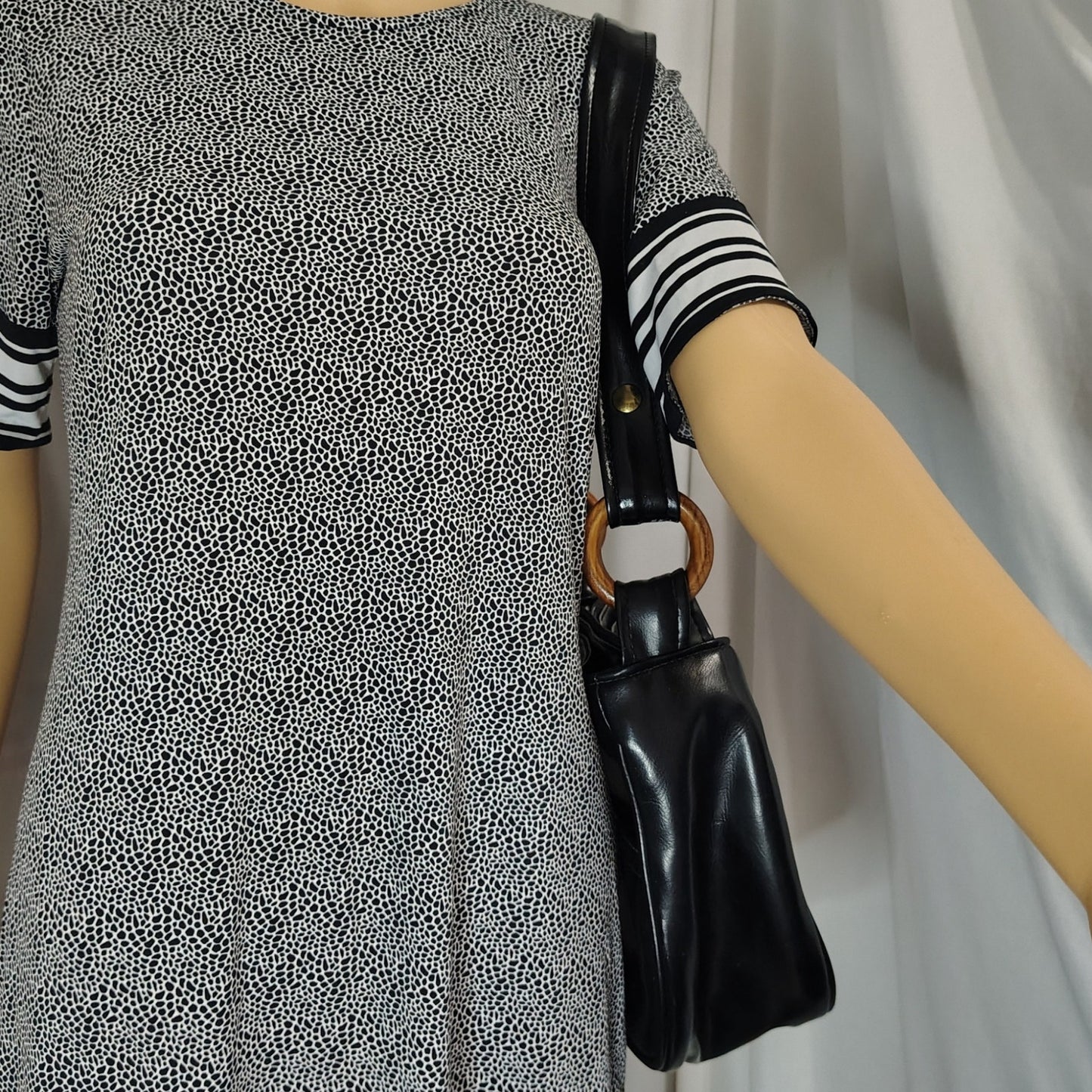 1970s Black Vinyl Convertible Shoulder Handbag Top Handle Purse Wood Loops