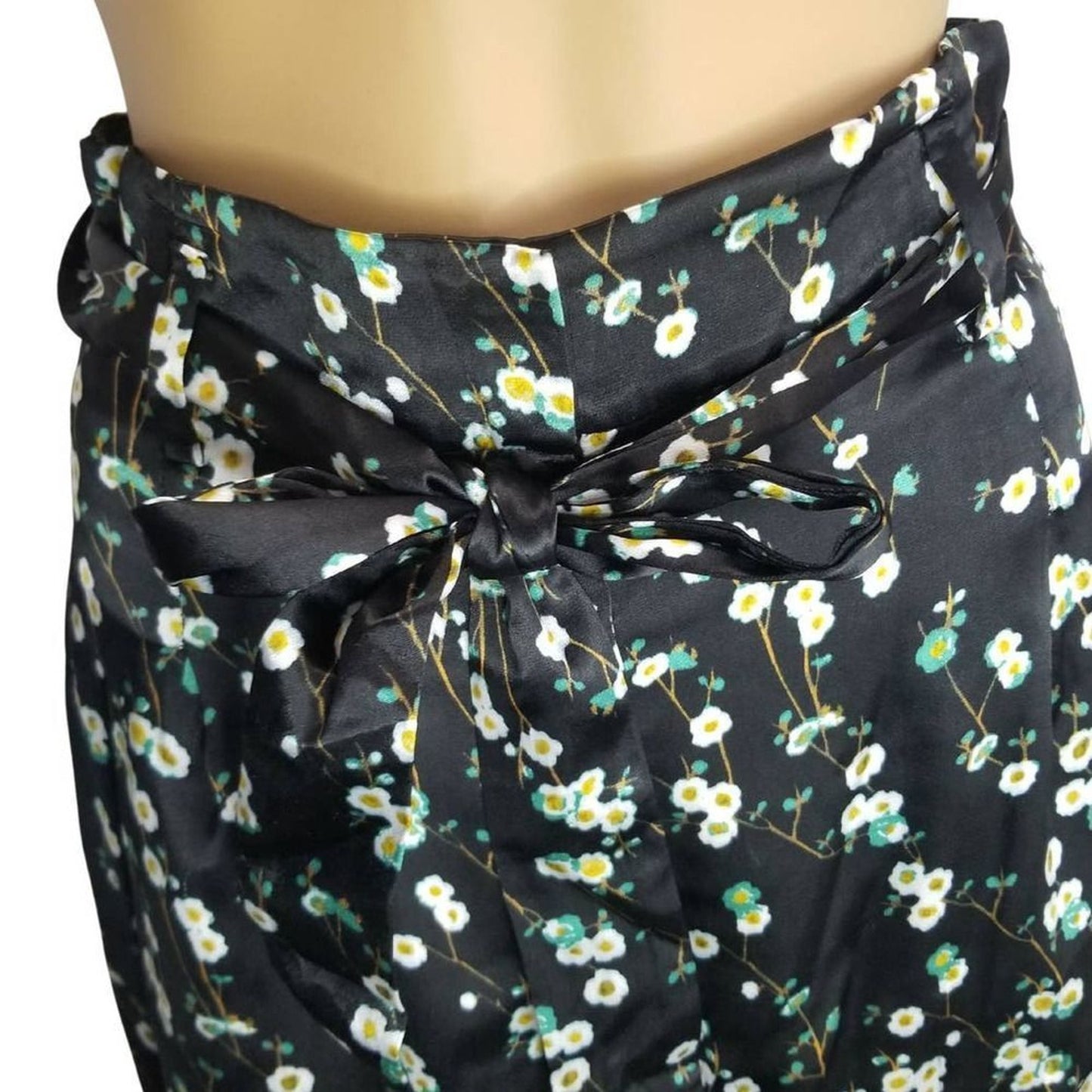 Mossimo Dutti Black Silk Long Bermuda Shorts Floral Belt Hidden Pockets Size 6