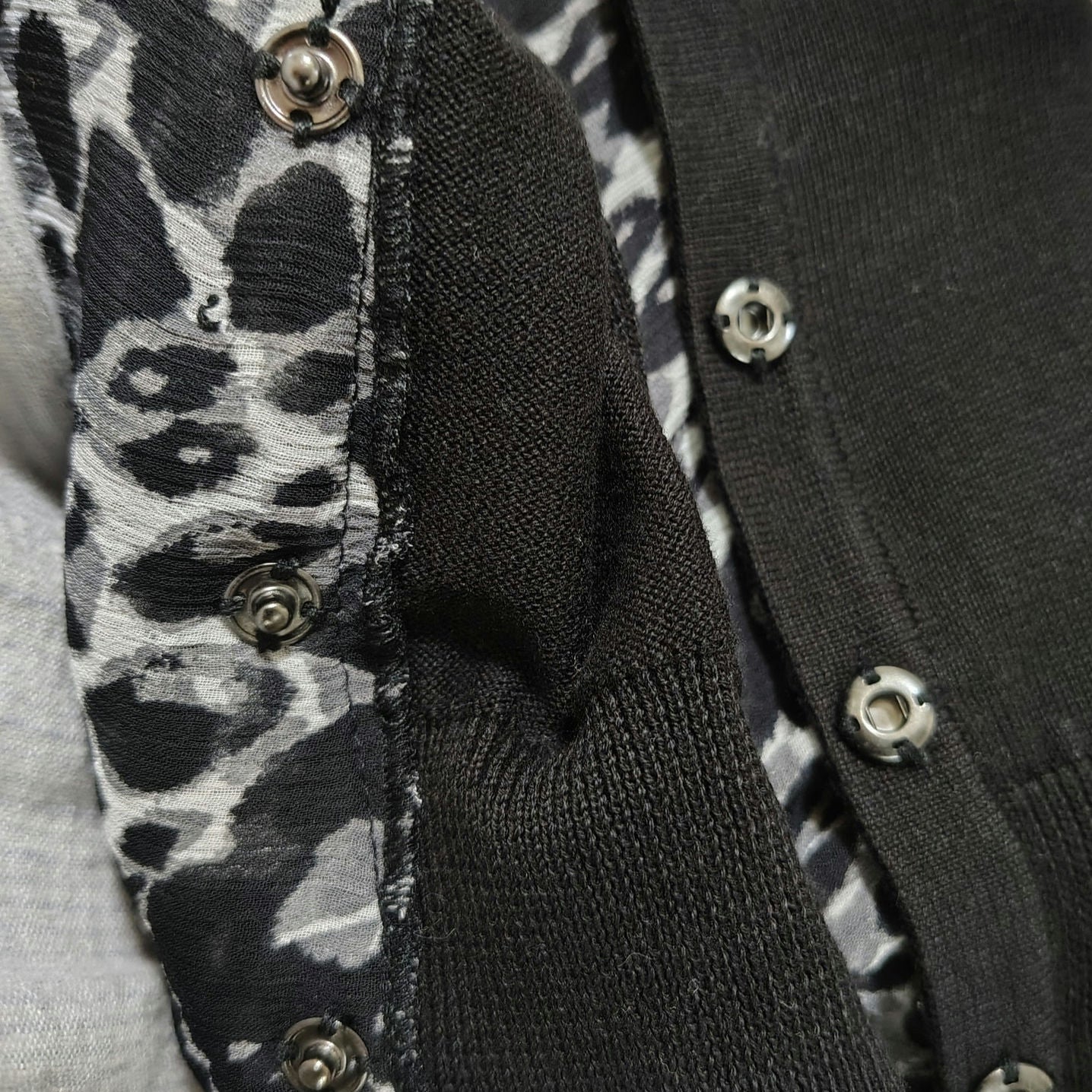 Tahari Black Cardigan Button Up Sweater Gray Leopard Print Trim Size Med Petite