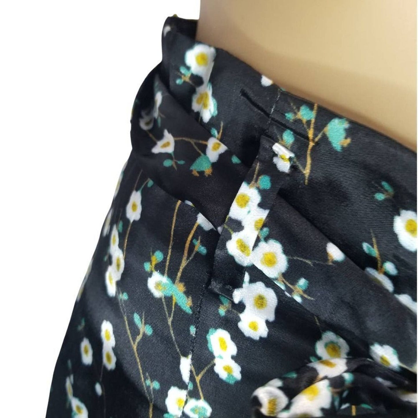 Mossimo Dutti Black Silk Long Bermuda Shorts Floral Belt Hidden Pockets Size 6