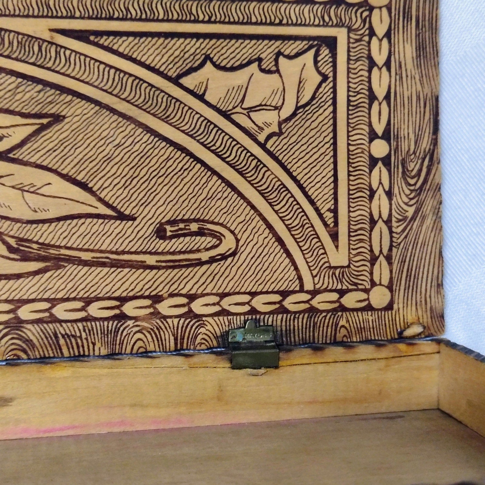 1930s Pyrography Glove Box Wooden Engraved Box Keepsake [Antique]