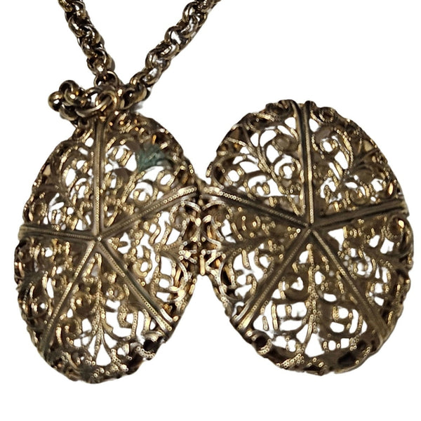 1970s Victorian Style Vintage Brass Oval Filigree Locket Necklace Gold Tone [Vintage]