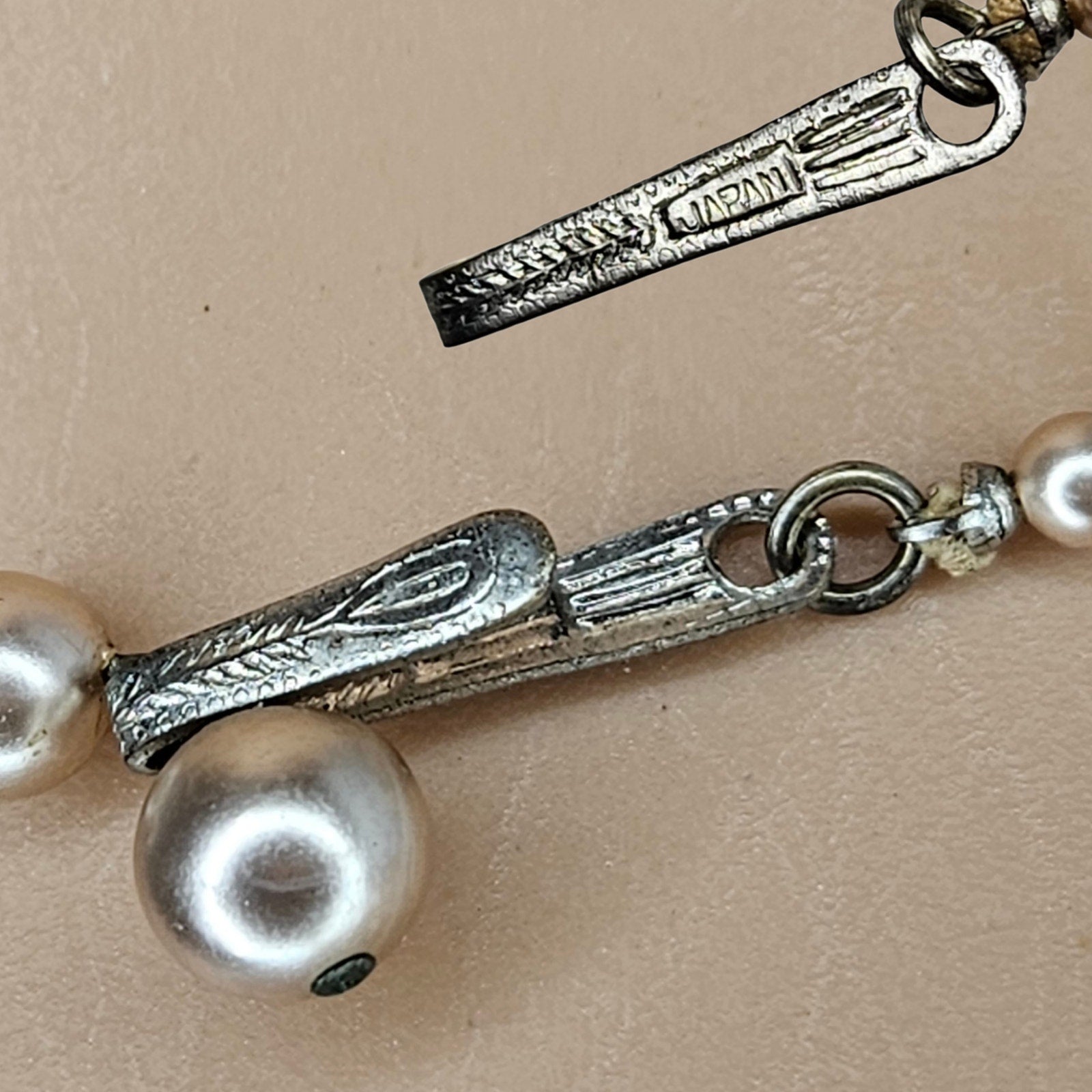 1950s Champagne Color Graduating Faux Pearl Single Strand Choker Necklace Japan [Vintage]