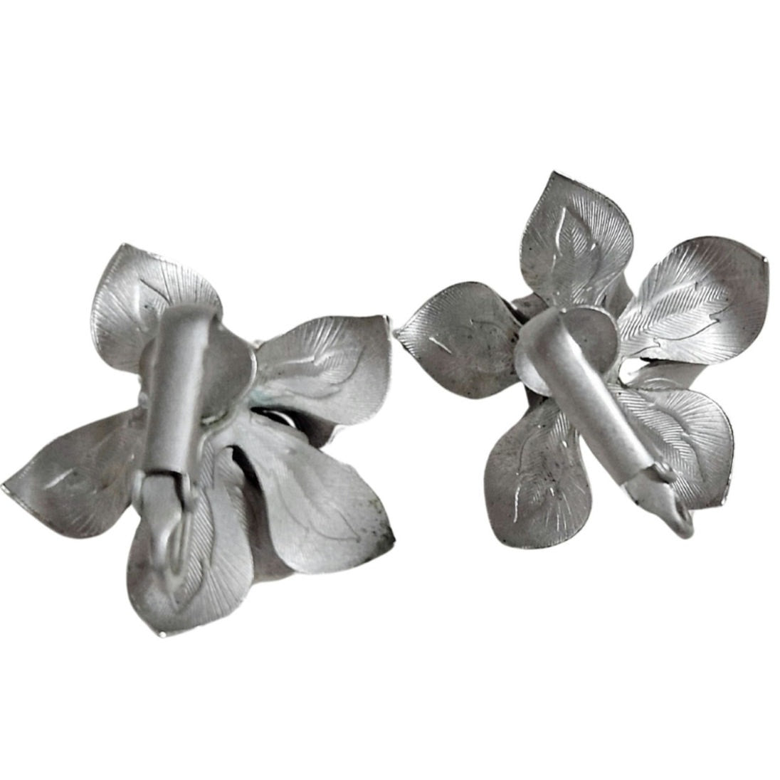 1950s Vintage Flower Dangling Loop Clip On Earrings Silver Tone Twist On Closure [vintage]