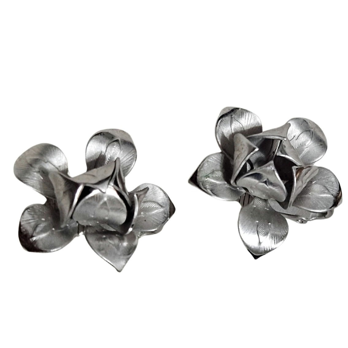 1950s Vintage Flower Dangling Loop Clip On Earrings Silver Tone Twist On Closure [vintage]