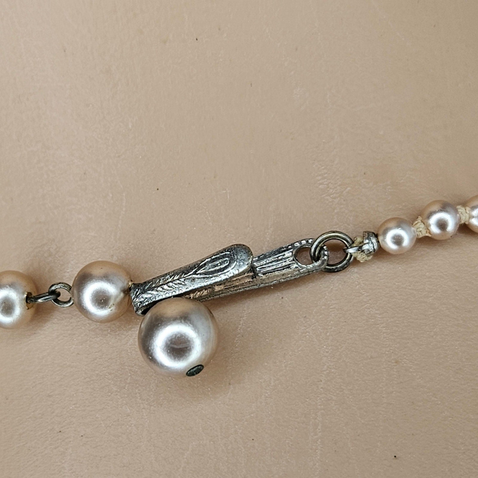 1950s Champagne Color Graduating Faux Pearl Single Strand Choker Necklace Japan [Vintage]