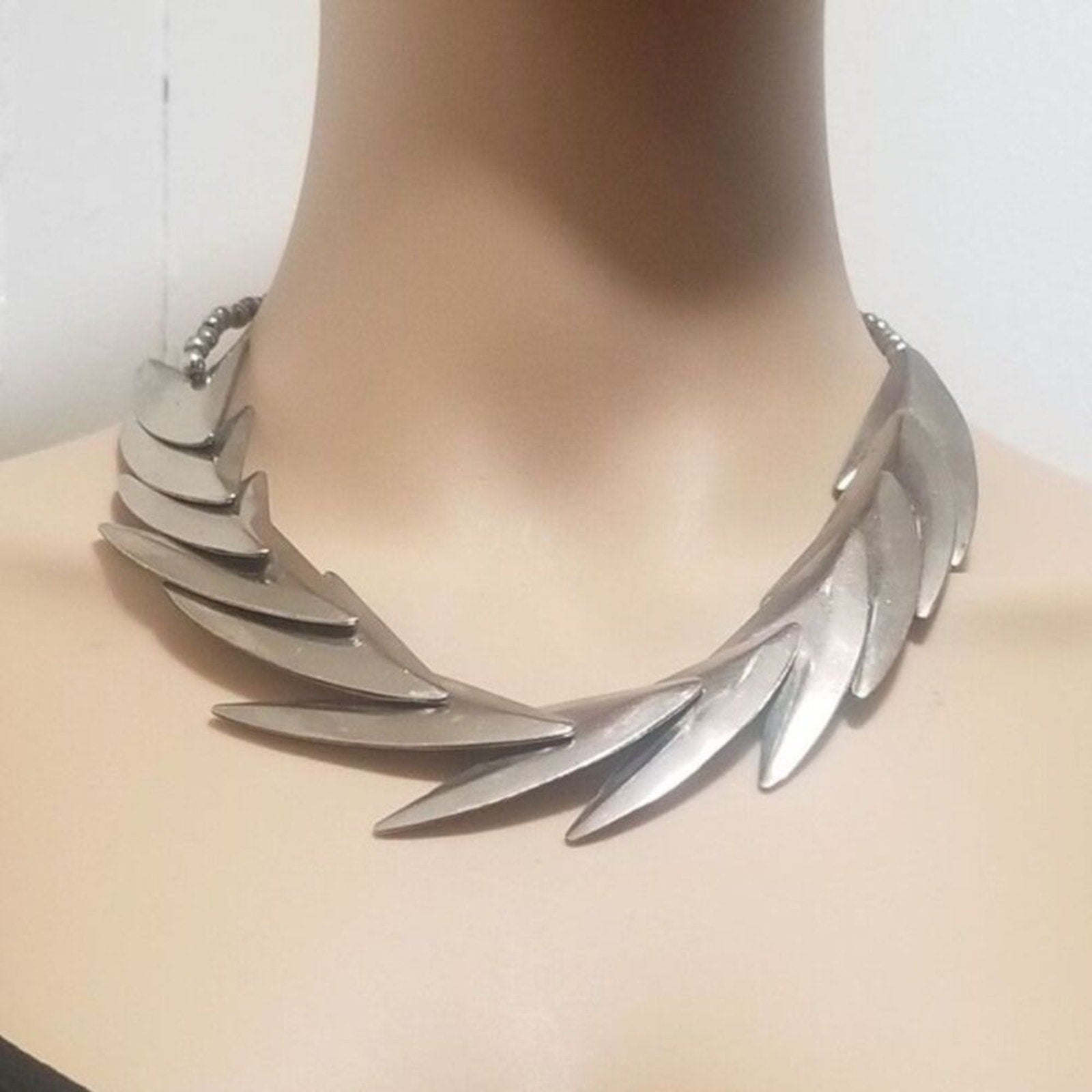 80s Vintage Silver Tone Stacked V Shape Serpentine Statement Ball Chain Necklace