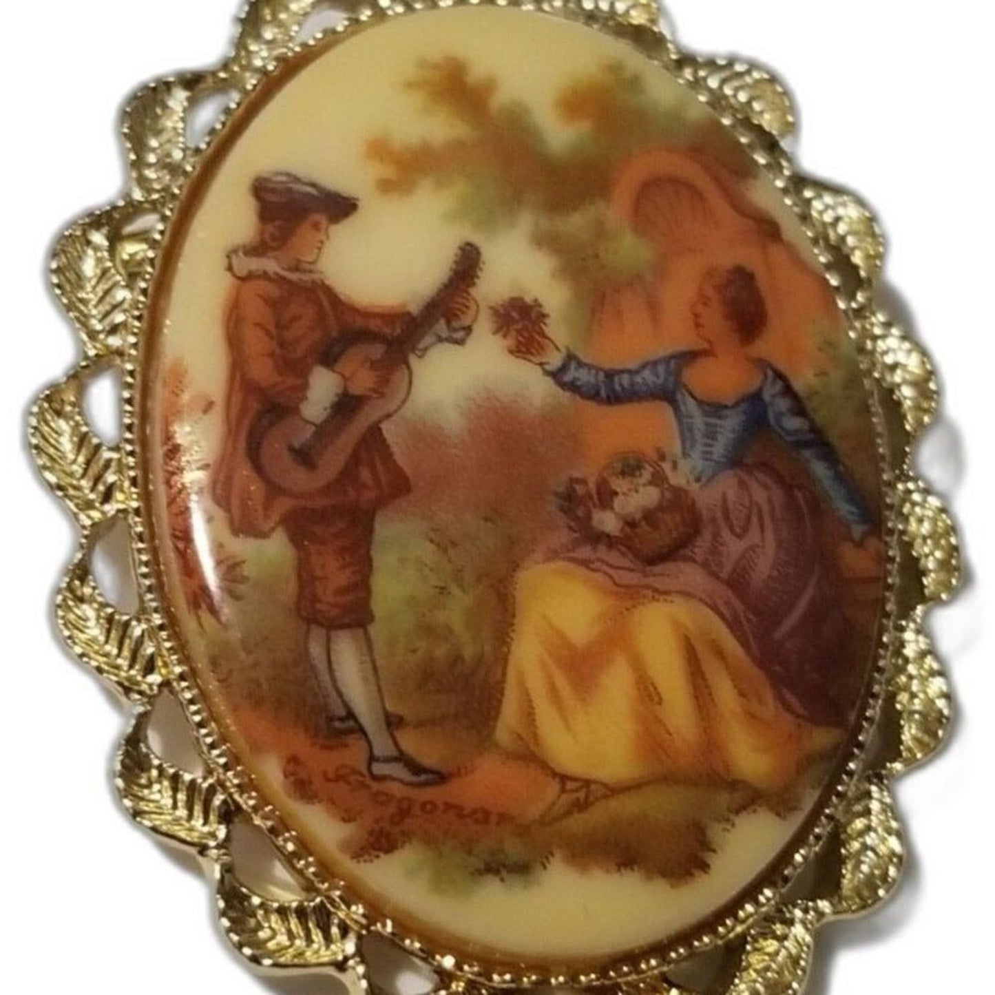 Victorian Design Oval Courting Lover Brooch Gold Scallop Frame by Fragonard [Vintage]
