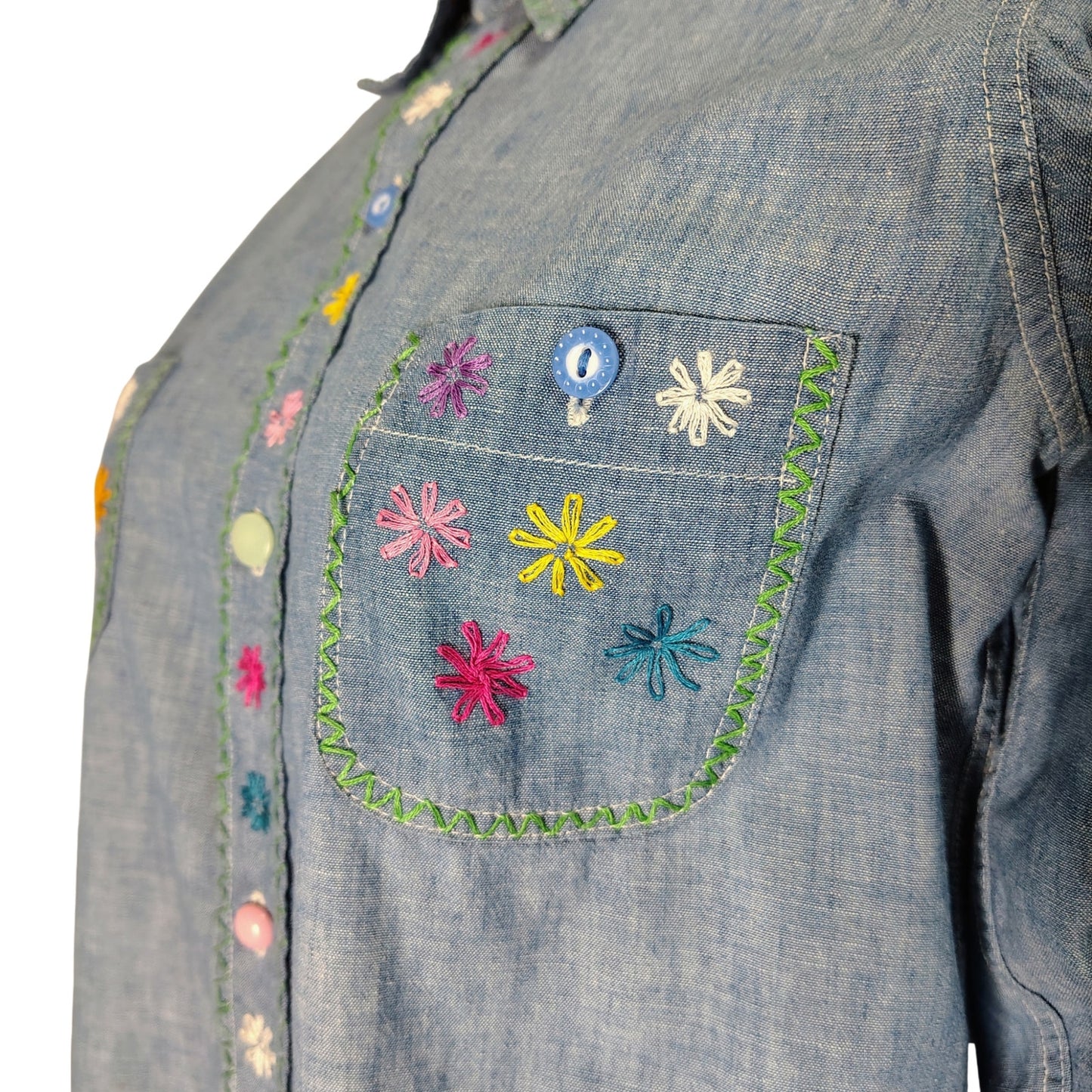 1970s Embroidered Daisies Chambray Blue Long Sleeve Button Up Shirt Size Medium [Vintage]