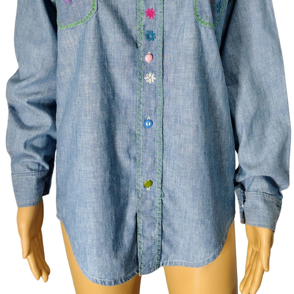 1970s Embroidered Daisies Chambray Blue Long Sleeve Button Up Shirt Size Medium [Vintage]