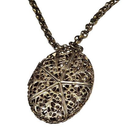 1970s Victorian Style Vintage Brass Oval Filigree Locket Necklace Gold Tone [Vintage]