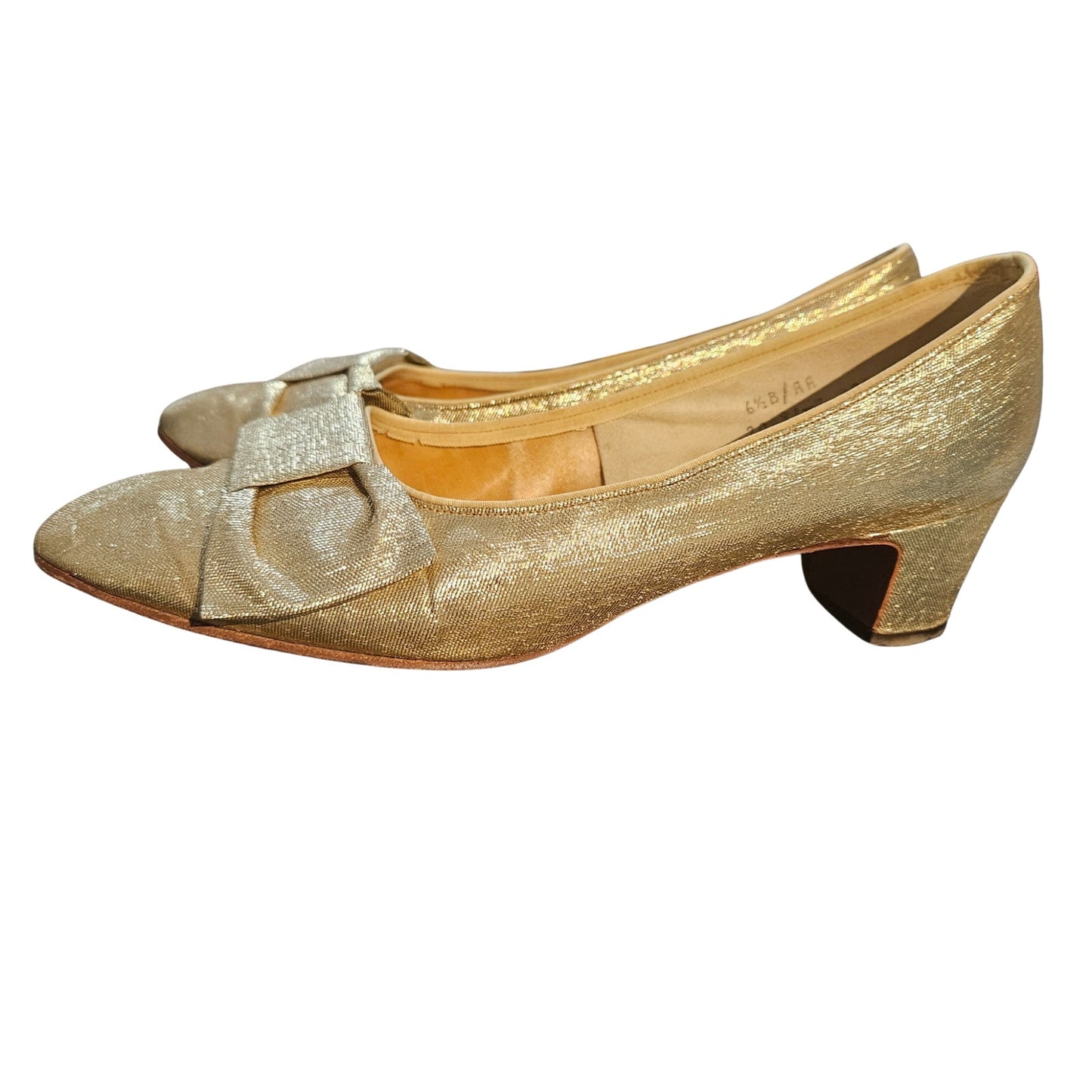 Vintage 1960s Andrew Geller Metallic Gold Bow Heels Round Toe Size 6.5 B / AA [Vintage]