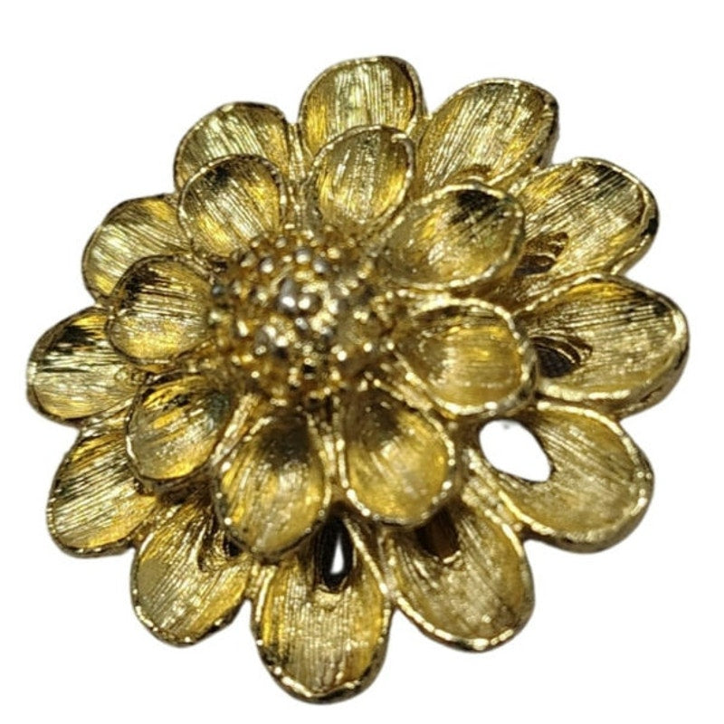 DuBarry Fifth Avenue Scarf Clip Round Flower Vintage Gold Tone Necklace 1.25"