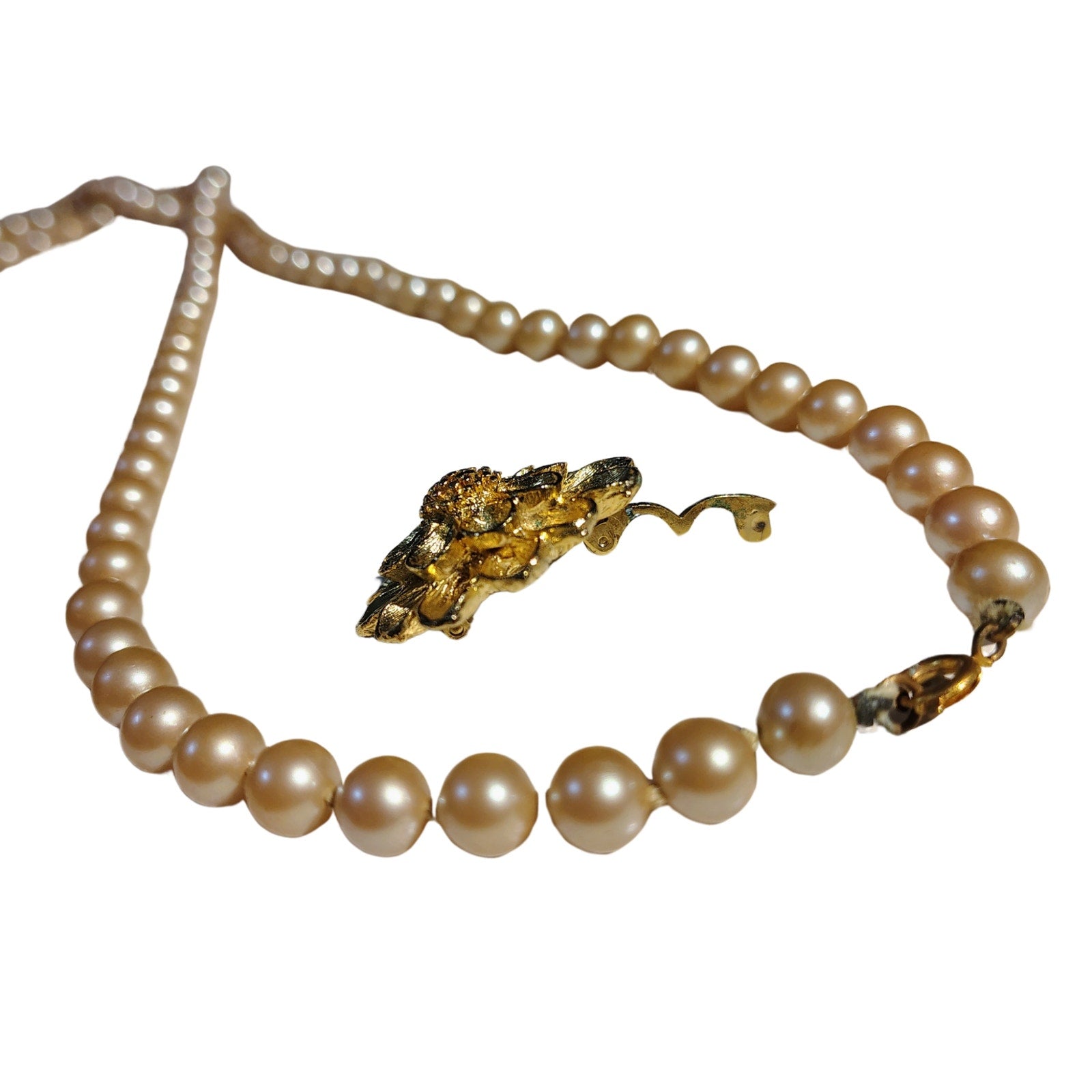 DuBarry Fifth Avenue Scarf Clip Round Flower Vintage Gold Tone Necklace 1.25"