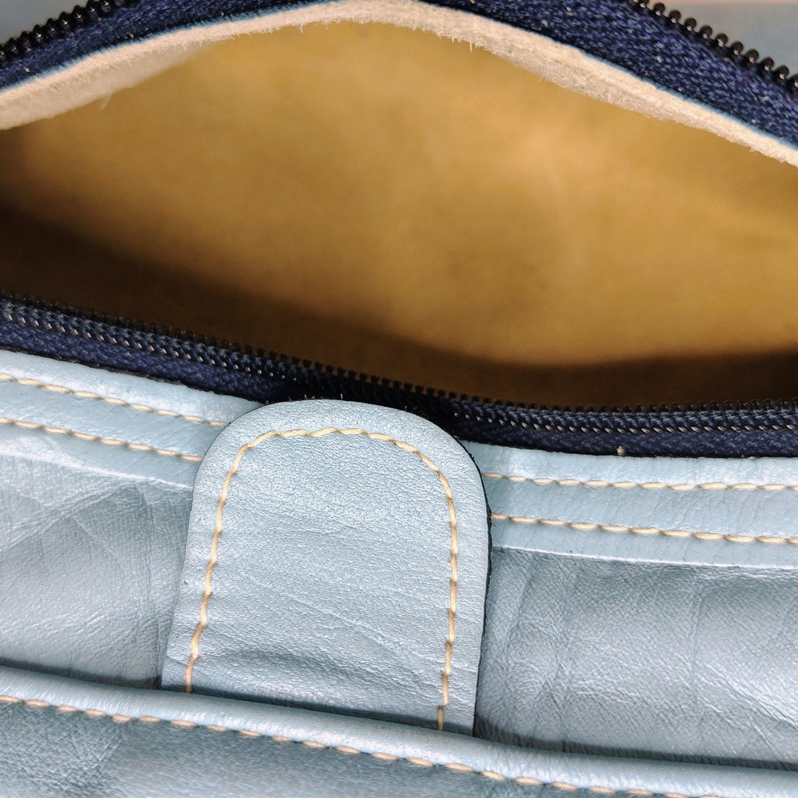 1970s Davey's Baby Blue Vintage Leather Tension Lock Clutch Handbag Made in USA [Vintage]