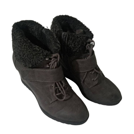 SIMPLY VERA VERA WANG Gray Vegan Faux Fur Fold Over Cuff Booties Size 8.5