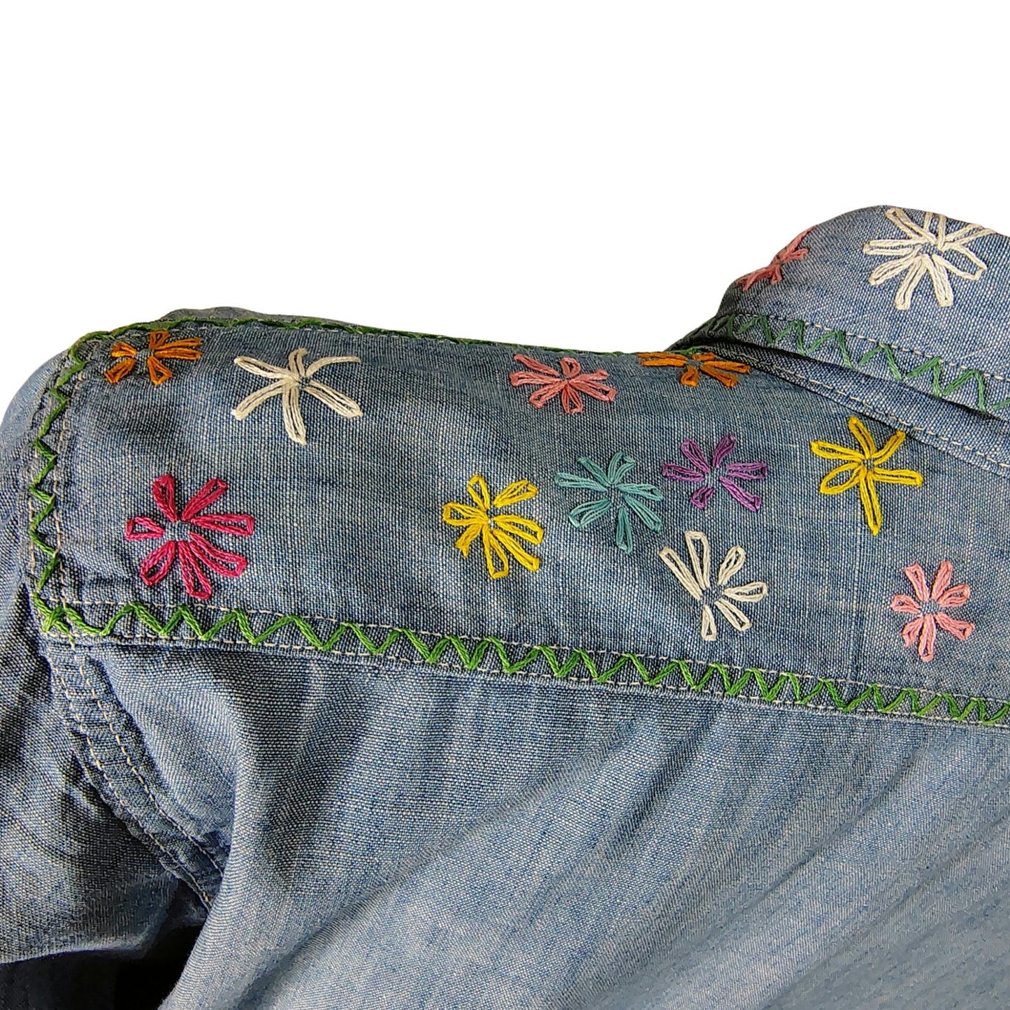 1970s Embroidered Daisies Chambray Blue Long Sleeve Button Up Shirt Size Medium [Vintage]