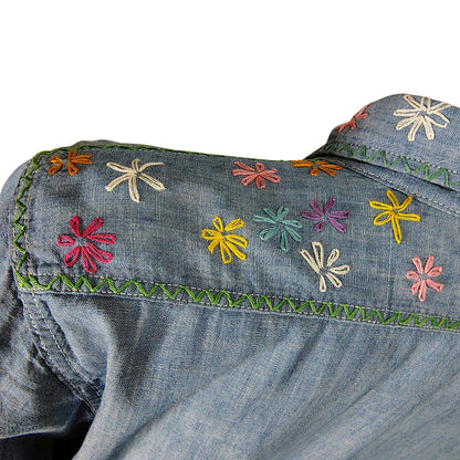 1970s Embroidered Daisies Chambray Blue Long Sleeve Button Up Shirt Size Medium [Vintage]
