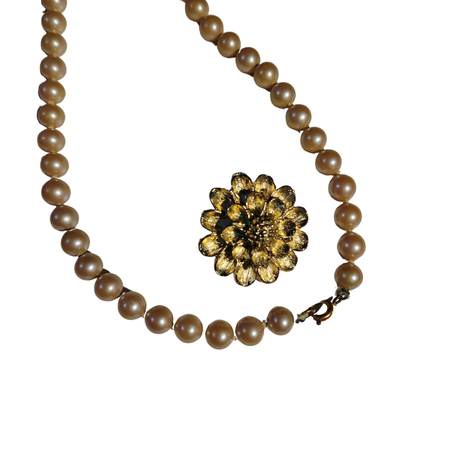 DuBarry Fifth Avenue Scarf Clip Round Flower Vintage Gold Tone Necklace 1.25"